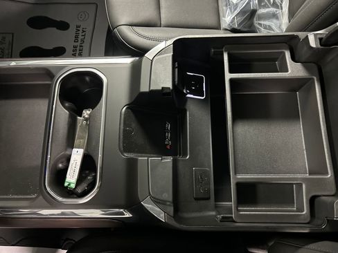 Used 2025 GMC Sierra 2500 SLT w/ SLT Premium Package image 21