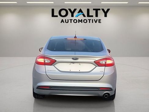 Used 2016 Ford Fusion SE FWD image 4