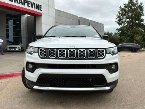 Used 2025 Jeep Compass Limited AWD/4WD image 3