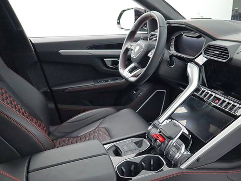 Used 2020 Lamborghini Urus image 37