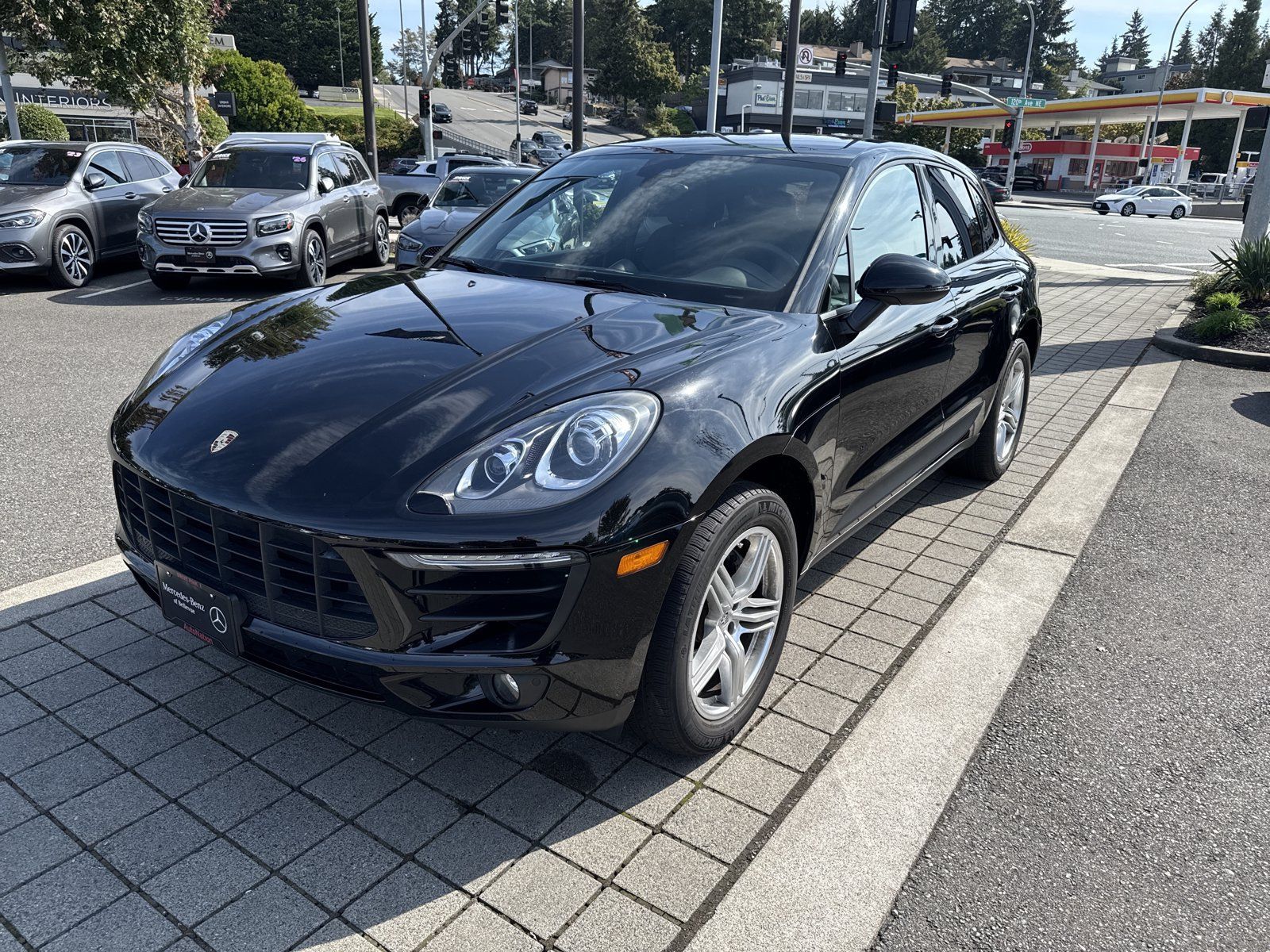 Used 2018 Porsche Macan AWD/4WD image 1