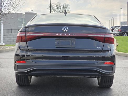 Used 2025 Volkswagen Jetta SE w/ Sunroof Package image 21