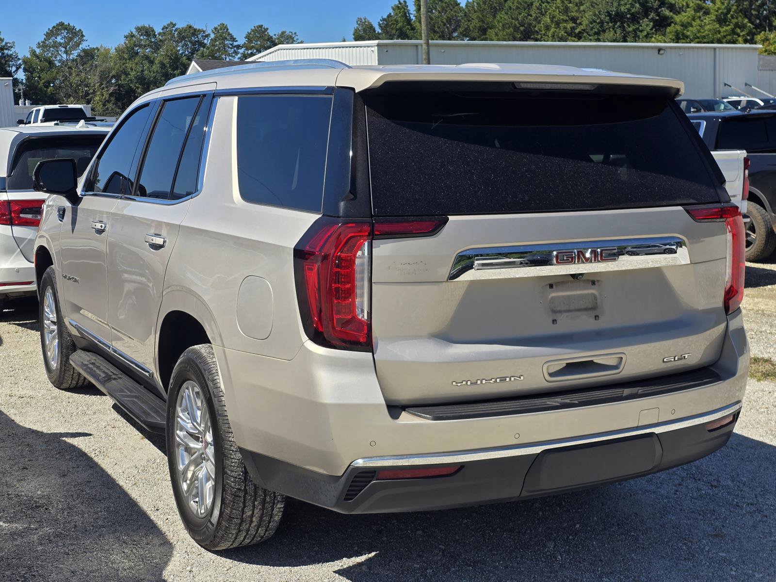 Used 2021 GMC Yukon SLT w/ SLT Luxury Plus Package RWD image 5