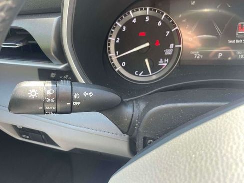 Used 2020 Toyota Highlander XLE AWD/4WD image 26