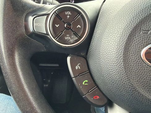 Used 2019 Kia Soul FWD image 12