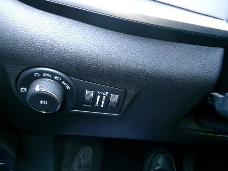 Used 2025 Jeep Compass Limited AWD/4WD image 15