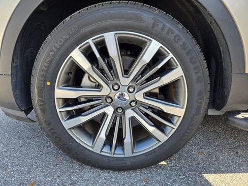 Used 2017 Ford Explorer Platinum image 31