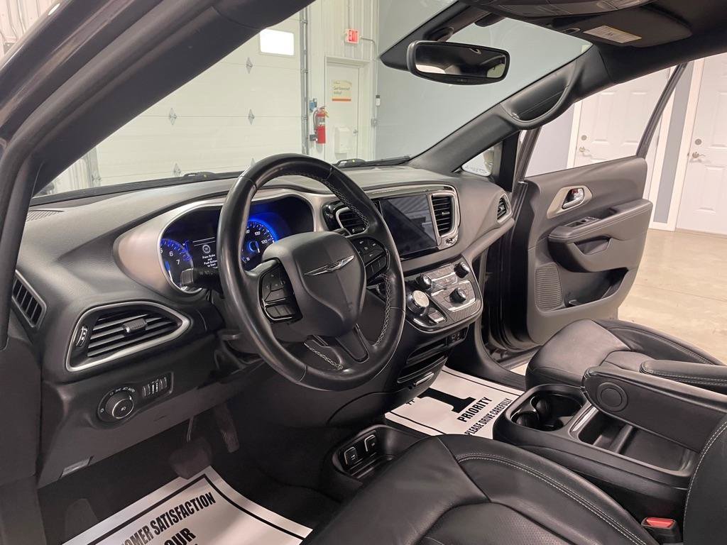 Used 2020 Chrysler Pacifica Touring-L AWD/4WD image 9