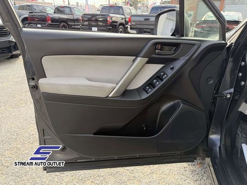 Used 2014 Subaru Forester 2.5i image 31