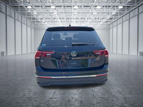 Used 2023 Volkswagen Tiguan SE w/ Panoramic Sunroof Package FWD image 6