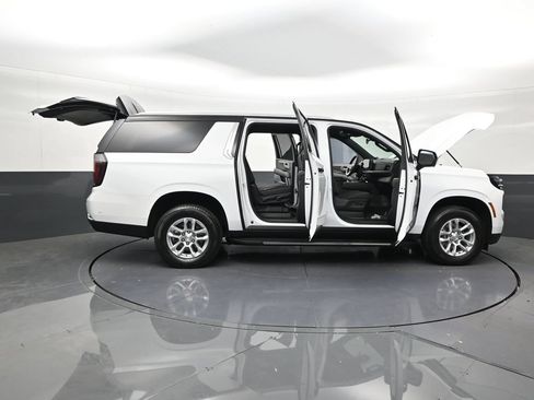 Used 2025 Chevrolet Suburban LS RWD image 28