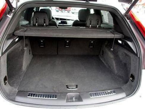 Used 2019 Cadillac XT4 Premium Luxury image 2