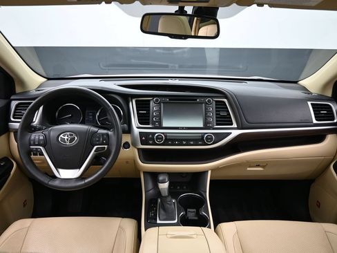 Used 2014 Toyota Highlander Limited Platinum AWD/4WD image 22