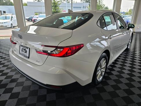 Used 2025 Toyota Camry LE FWD image 3