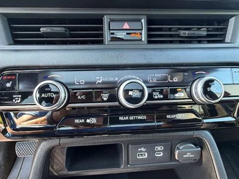 Used 2023 Honda Pilot TrailSport image 25