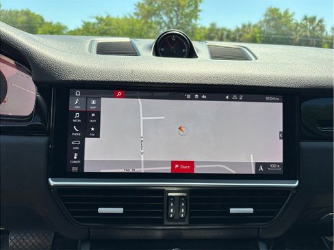 Used 2020 Porsche Cayenne image 33