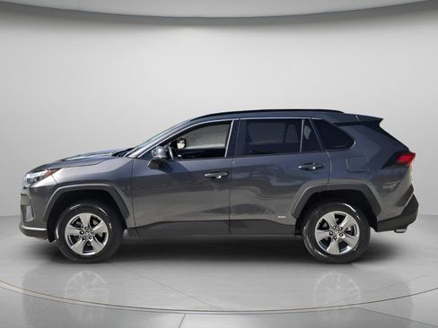 Used 2024 Toyota RAV4 XLE AWD/4WD image 5