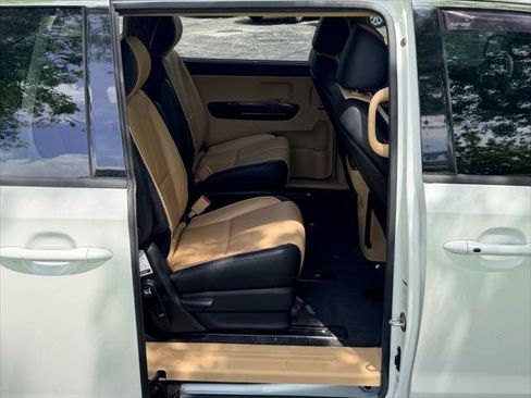 Used 2017 Kia Sedona SX FWD image 17