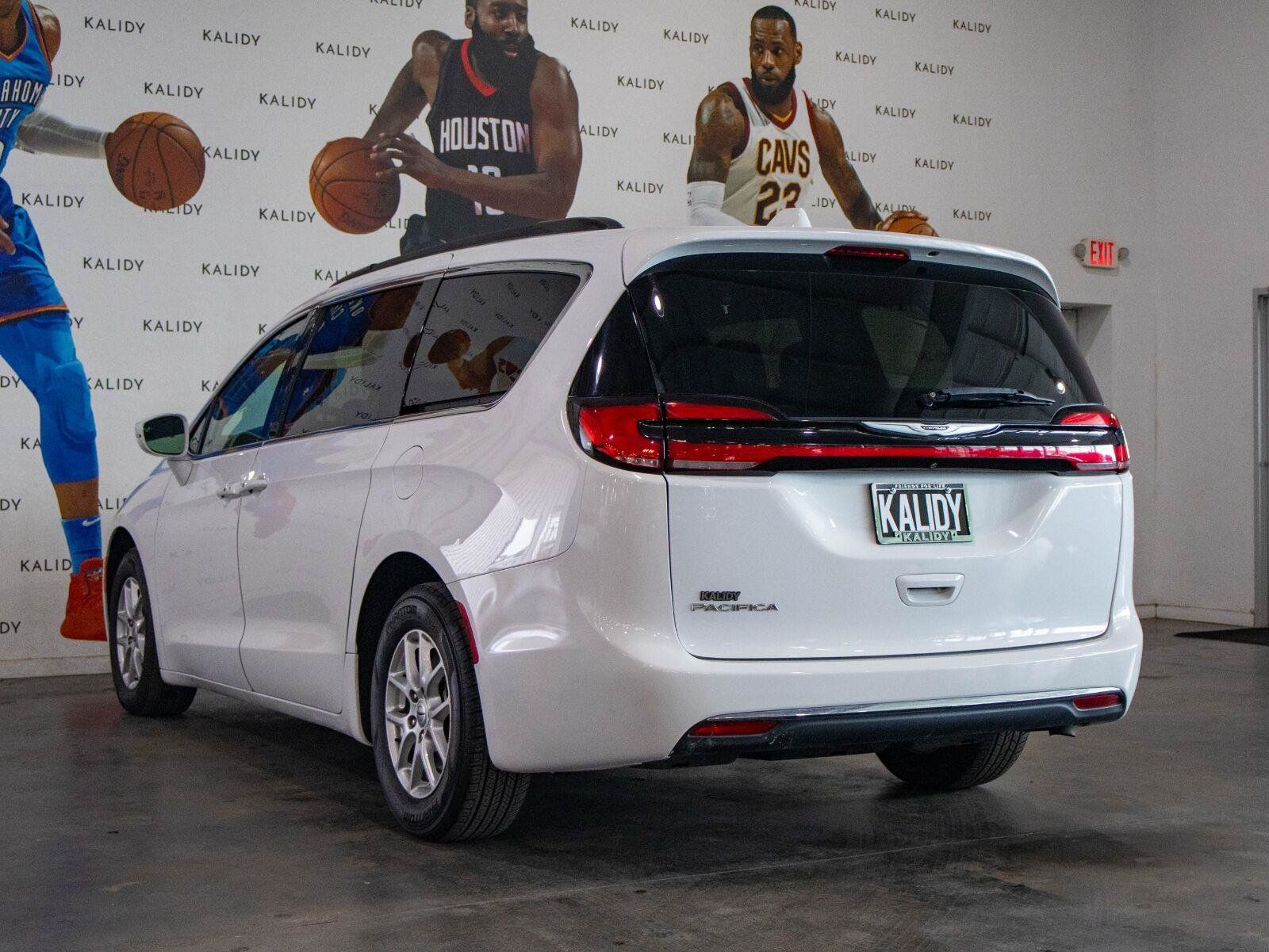 Used 2022 Chrysler Pacifica Touring-L FWD image 21