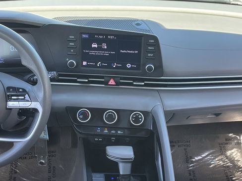 Used 2024 Hyundai Elantra SE image 16