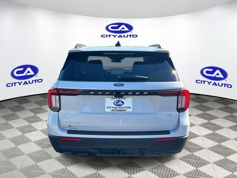 Used 2025 Ford Explorer Active image 5