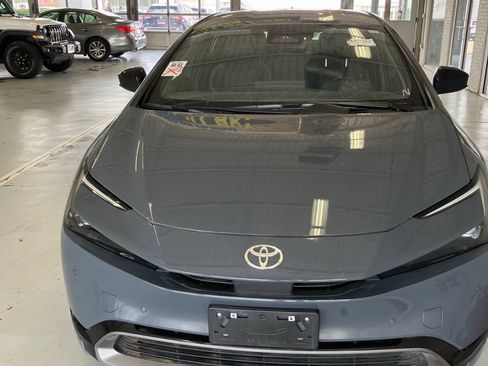 Used 2024 Toyota Prius XLE AWD/4WD image 2