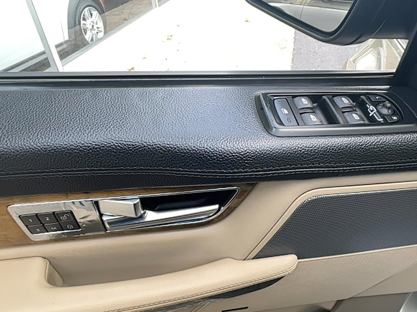 Used 2012 Land Rover Range Rover Sport HSE AWD/4WD image 16