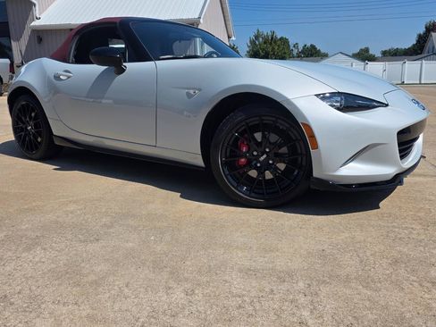 Used 2018 MAZDA MX-5 Miata Club w/ Brembo/BBS Recaro Package RWD image 2