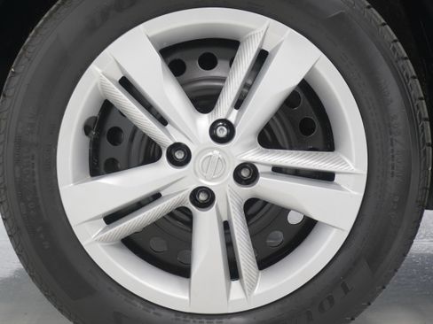 Used 2020 Nissan Kicks S image 23