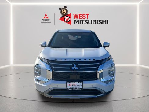 New 2026 Mitsubishi Outlander SE image 2