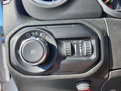 Used 2018 Jeep Wrangler Unlimited Sahara w/ Dual Top Group image 25