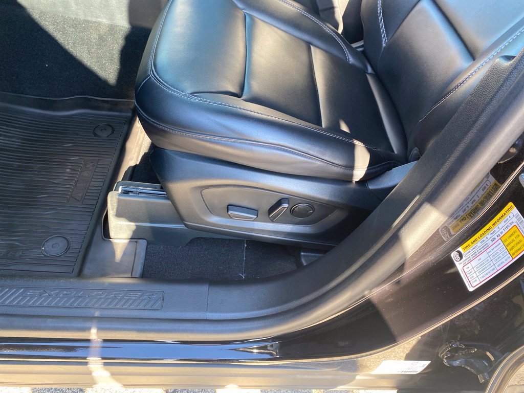 Used 2024 Ford Explorer XLT w/ Equipment Group 202A AWD/4WD image 18