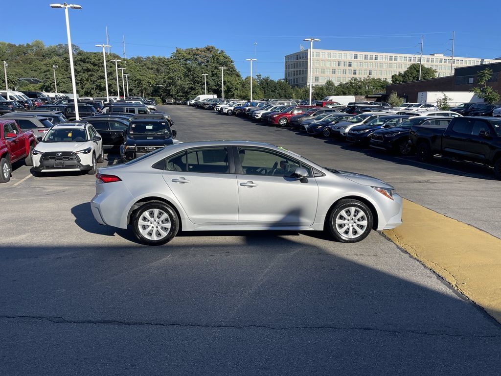 Used 2024 Toyota Corolla LE FWD image 7