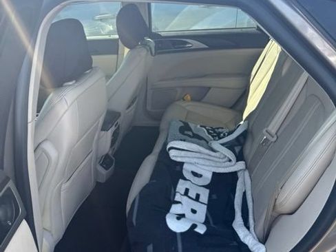 Used 2019 Lincoln MKZ Reserve FWD image 10