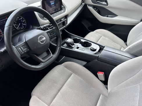 Used 2025 Nissan Rogue SV AWD/4WD image 4