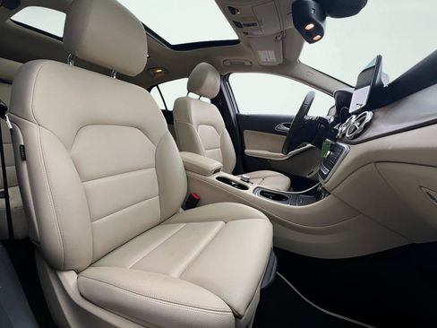 Used 2020 Mercedes-Benz GLA 250 4MATIC image 28