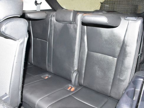 Used 2025 Toyota Highlander XLE FWD image 30