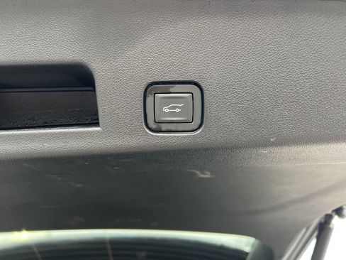 Used 2025 Chevrolet Traverse Z71 w/ Driver Confidence Package image 16