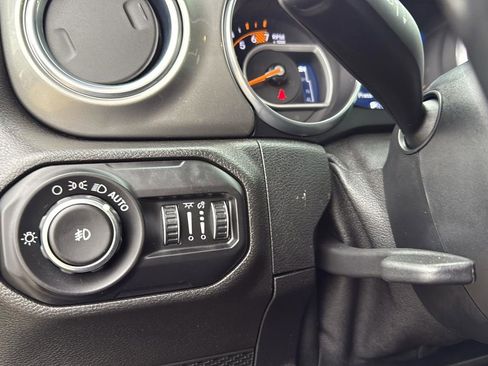 Used 2020 Jeep Wrangler Unlimited Sahara image 18