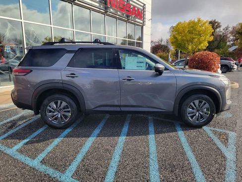 New 2025 Nissan Pathfinder SV image 3