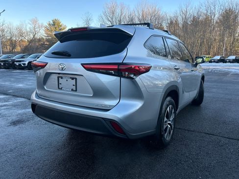 Used 2022 Toyota Highlander XLE image 7