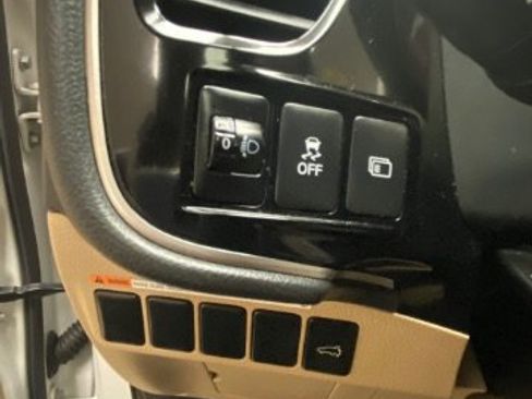 Used 2017 Mitsubishi Outlander GT image 29