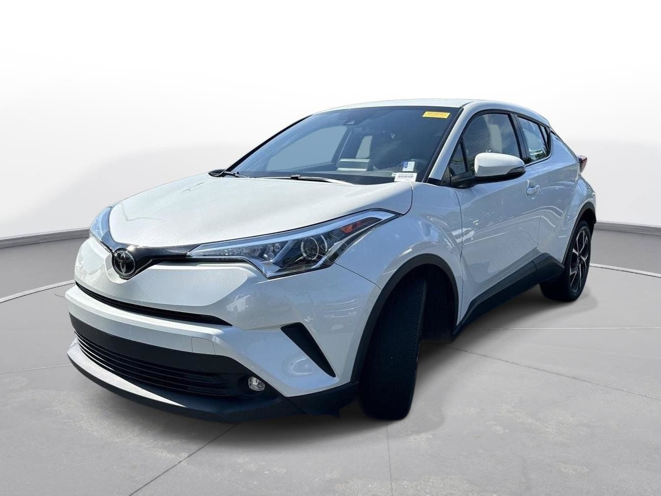 Used 2019 Toyota C-HR Limited FWD image 2