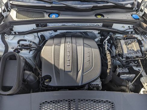 Used 2020 Porsche Macan image 47