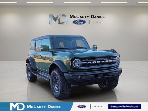New 2025 Ford Bronco Outer Banks w/ Sasquatch Package AWD/4WD image 1