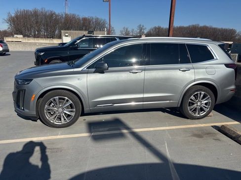 Certified 2023 Cadillac XT6 Premium Luxury image 2