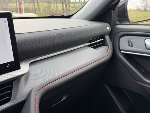 New 2026 Ford Explorer ST-Line w/ ST-Line Street Pack image 16