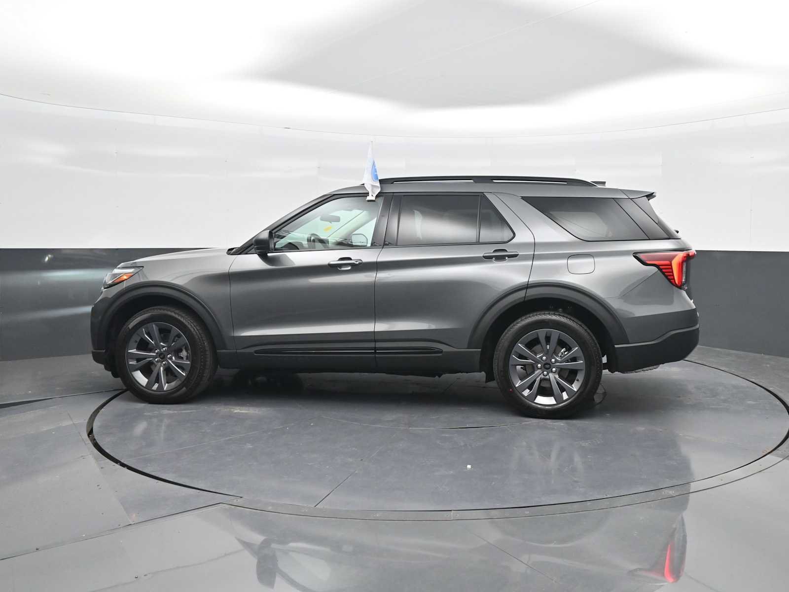 Used 2026 Ford Explorer Active w/ Active Comfort Package AWD/4WD image 5