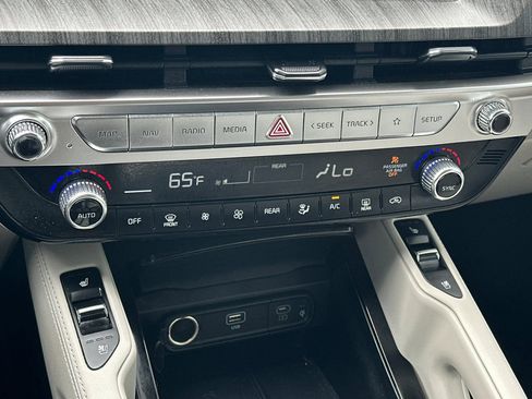 Used 2023 Kia Telluride EX w/ EX Captain's Chair Package FWD image 21
