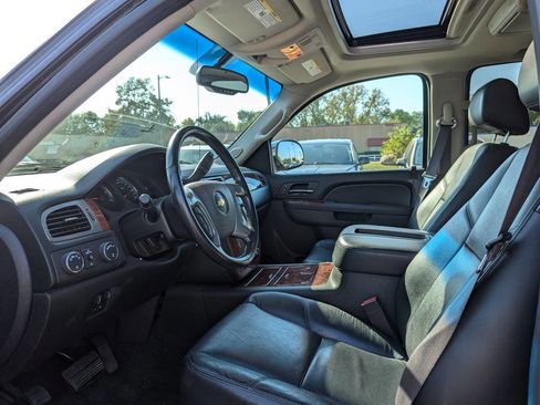 Used 2013 Chevrolet Avalanche LTZ image 13